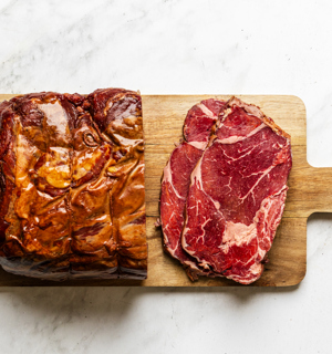 Gerookte Ribeye Op Plank